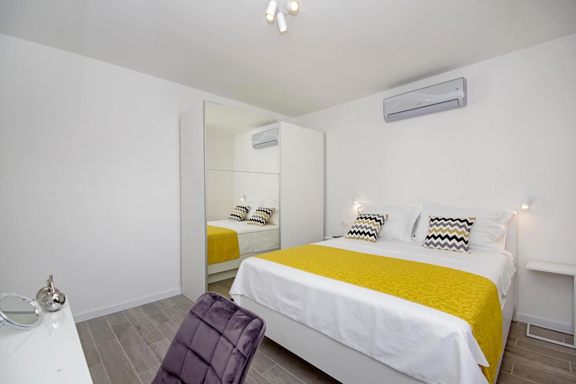 Ferias In Makarska, With Private Pool * Makarská