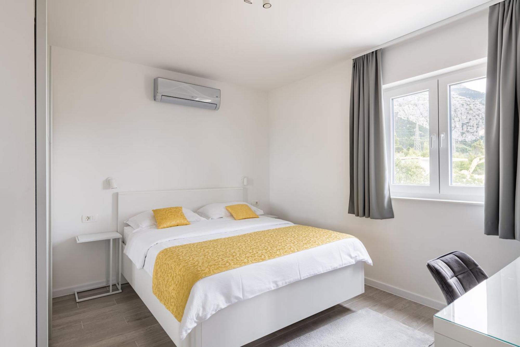 Ferias In Makarska, With Private Pool Makarska