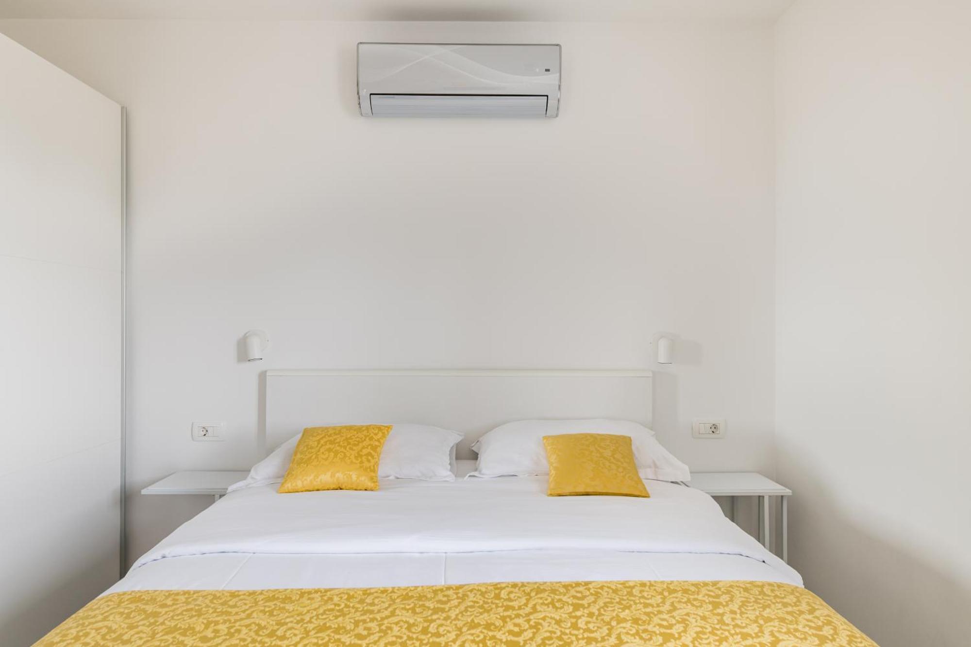 Ferias In Makarska, With Private Pool
